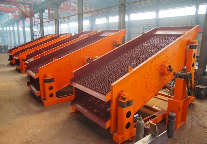 Double deck with incline vibrating screen
