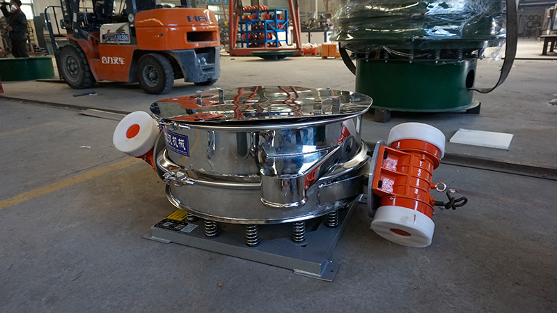 What are the advantages of Quick Release Clamp for Vibratory Screener in powder lines?