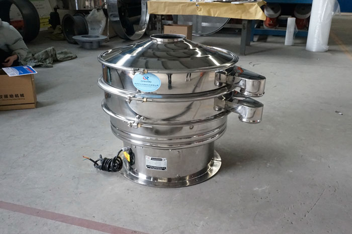 What screening equipment is used for raw materials?