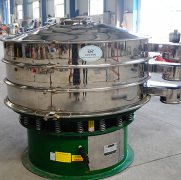 Liquid vibratory sifter