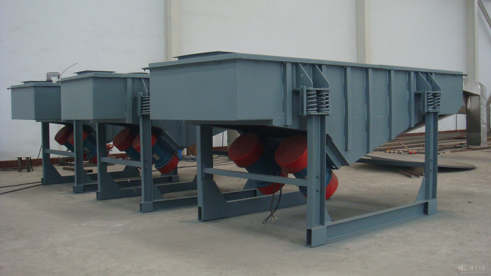 Stone powder vibrating screen