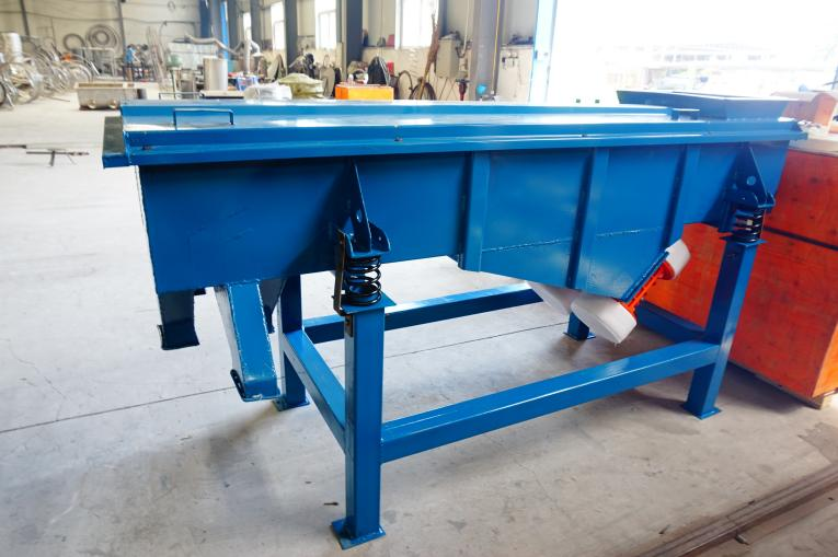 Vibrating screen for coal gangue screening
